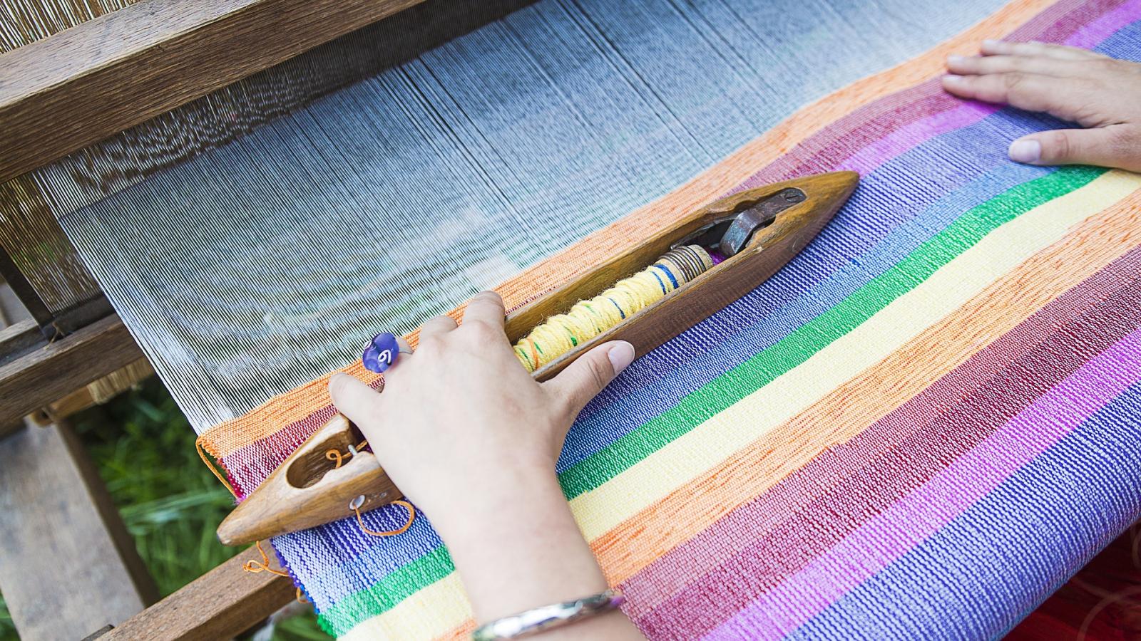 Weaving loom via Pixabay